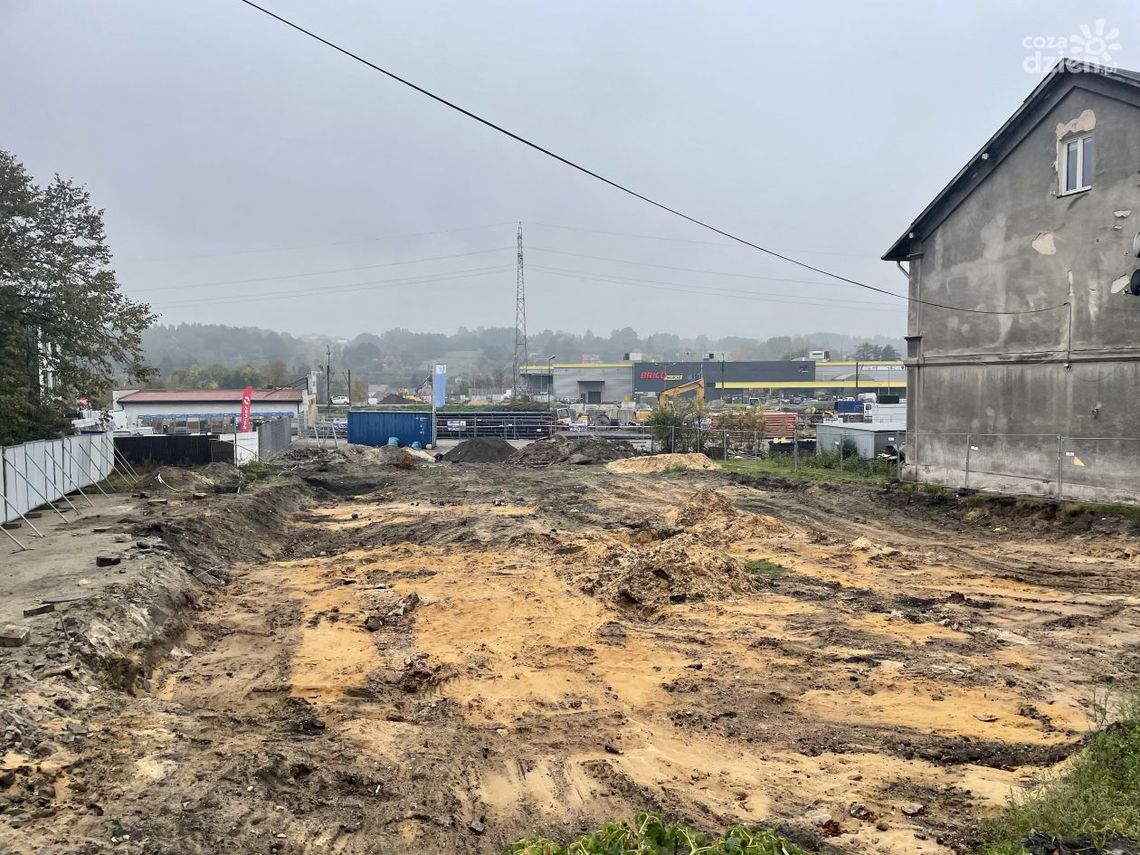 W Starachowicach trwa budowa wiaduktu i parkingu