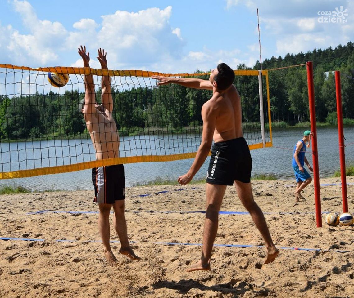 W Starachowicach zainaugurowali plażówkę W Starachowicach zainaugurowali plażówkę