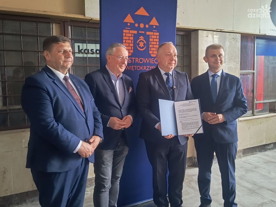 W stuleciu PKP zapadły ważne decyzje dla ostrowieckiego dworca. Bo kolej jest trendy
