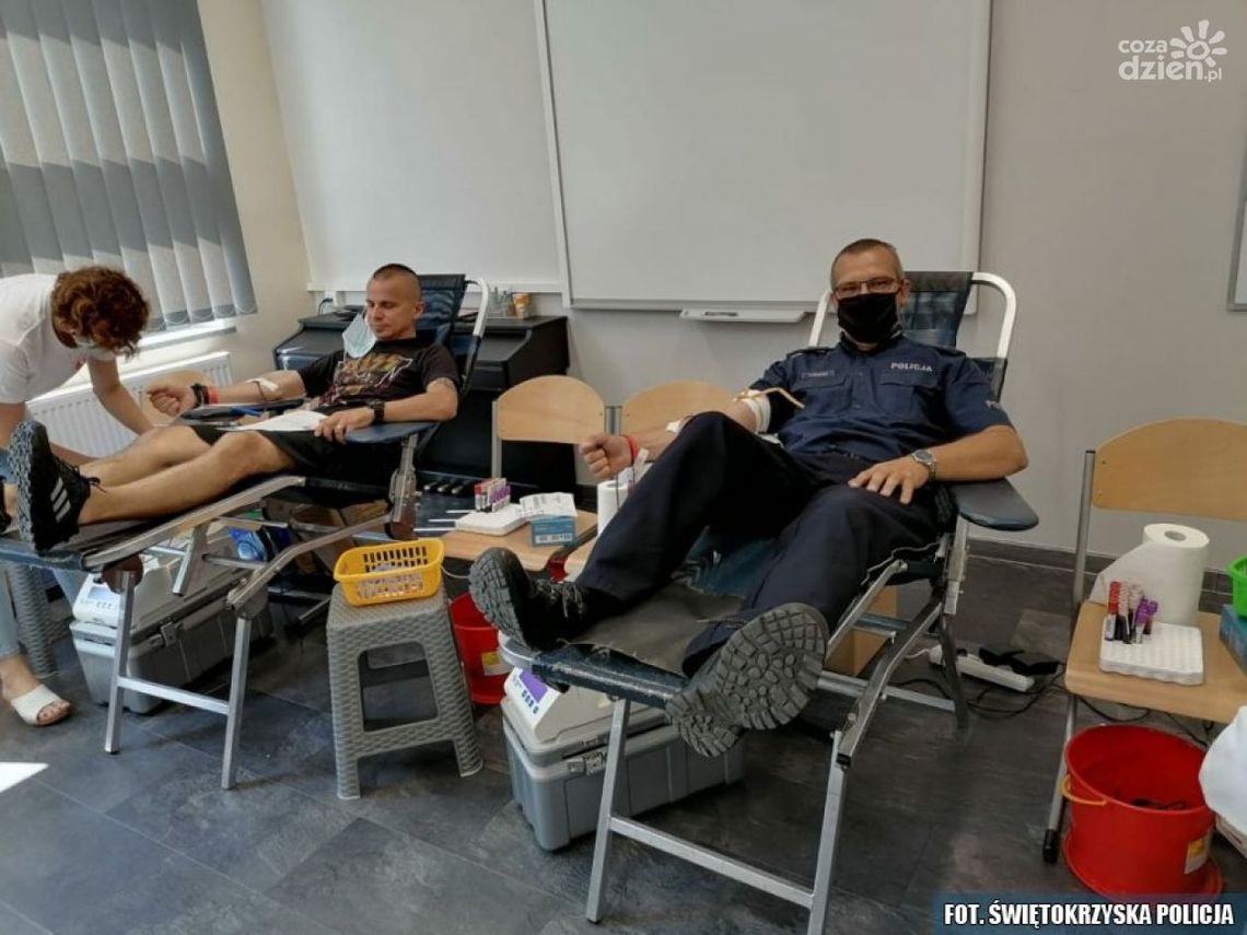 W Święto Policji podzielili się bezcennym darem