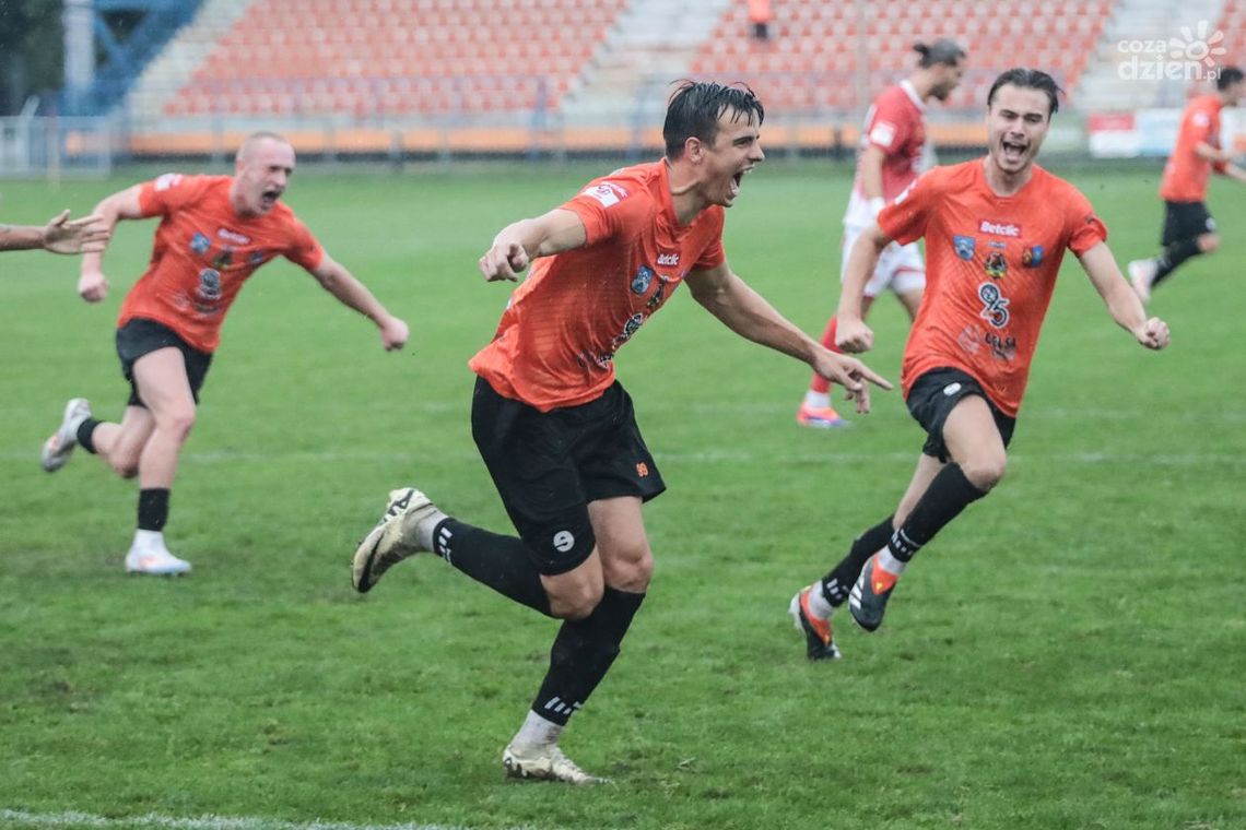 W Świętokrzyskich derbach KSZO wygrywa w Kielcach W Świętokrzyskich derbach KSZO wygrywa w Kielcach