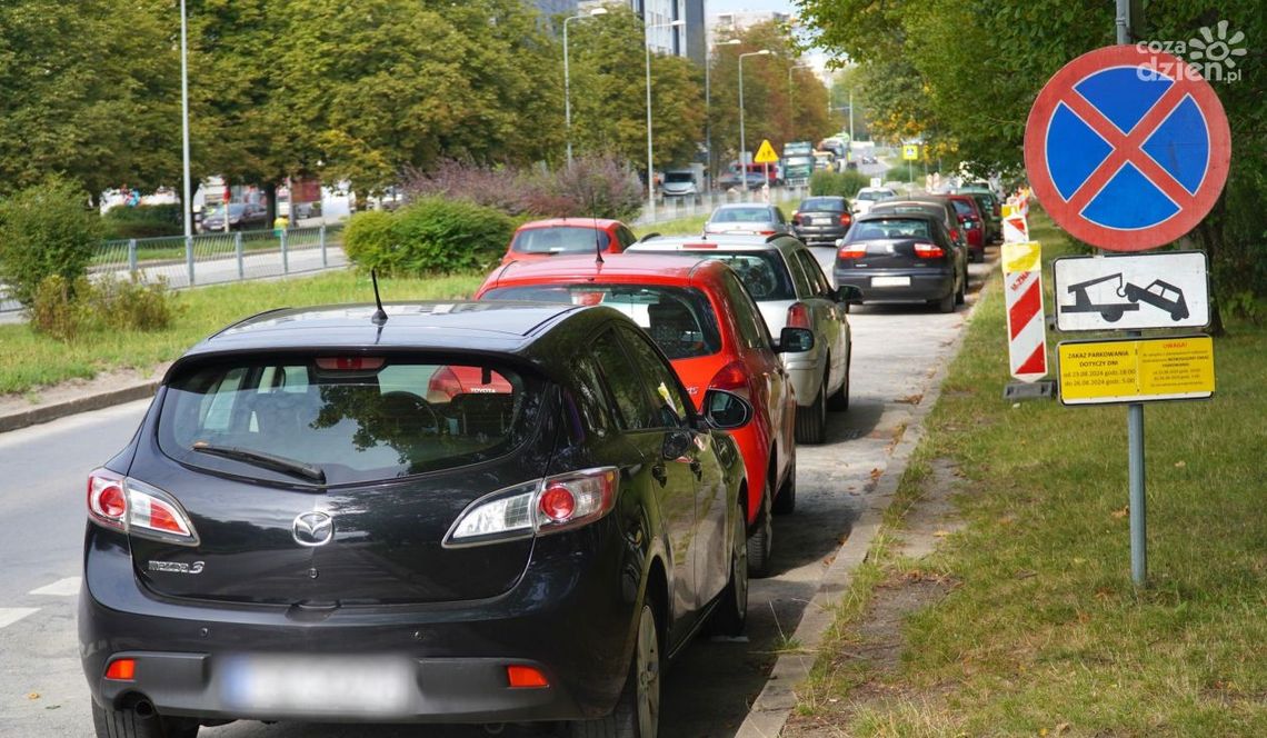 W weekend zakaz parkowania na ul. Bohaterów Warszawy. Drogowcy wyremontują nawierzchnię W weekend zakaz parkowania na ul. Bohaterów Warszawy. Drogowcy wyremontują nawierzchnię