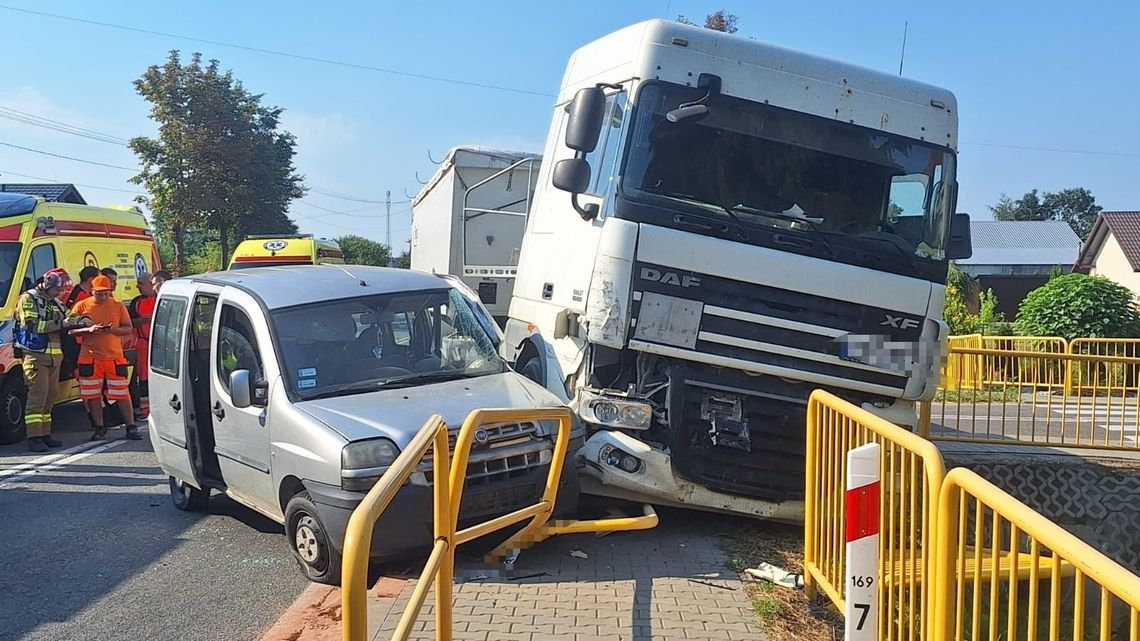W Wyszmontowie kierujący pojazdem ciężarowym spowodował kolizję