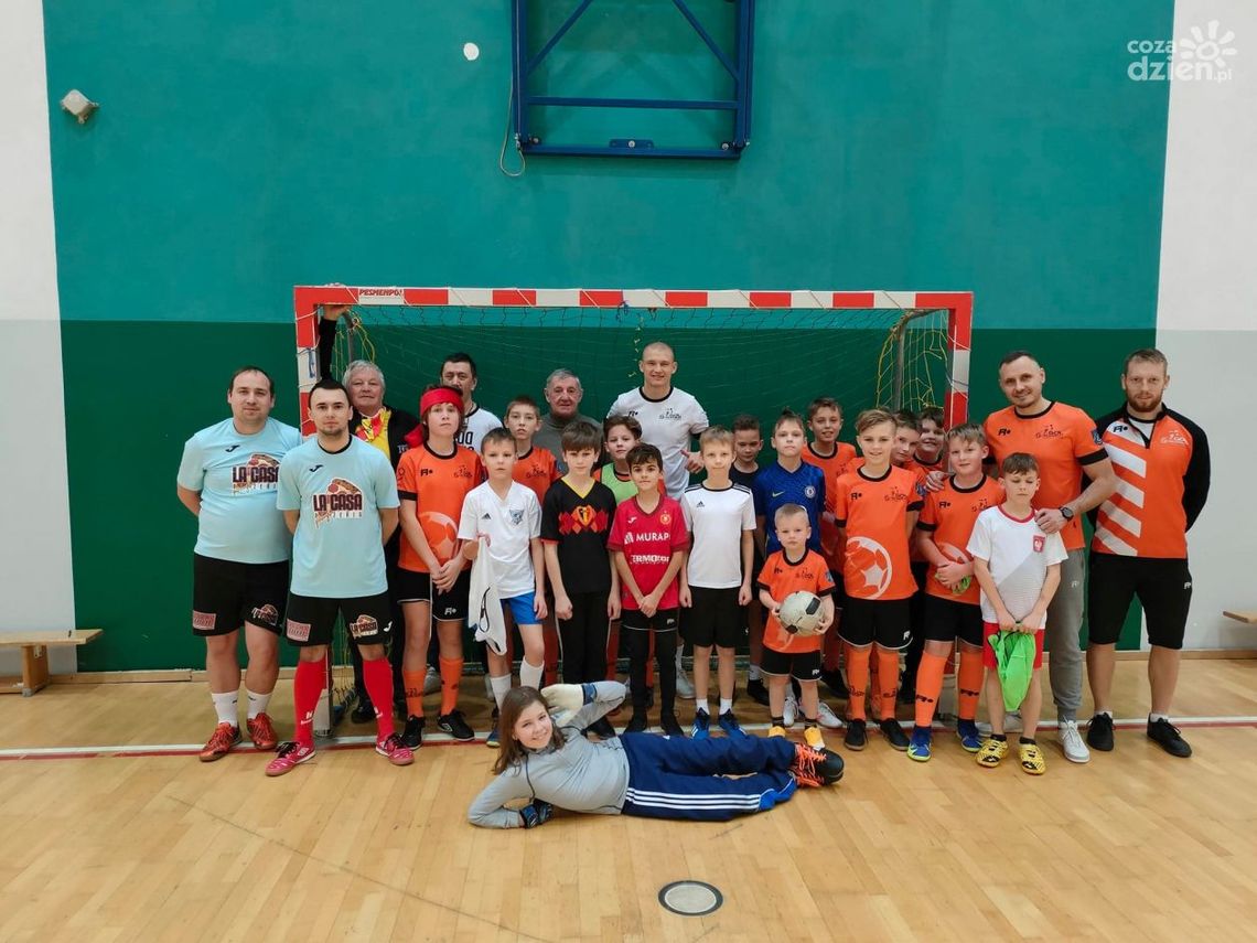 Wakacyjne treningi piłkarskie dla najmłodszych. Akademie w regionie prezentują oferty