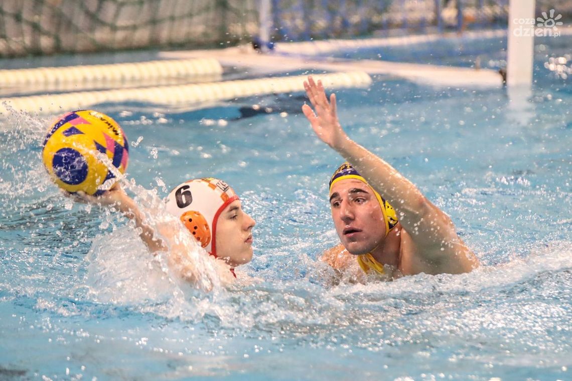 Waterpoliści KSZO bez wygranej na własnej pływalni Waterpoliści KSZO bez wygranej na własnej pływalni