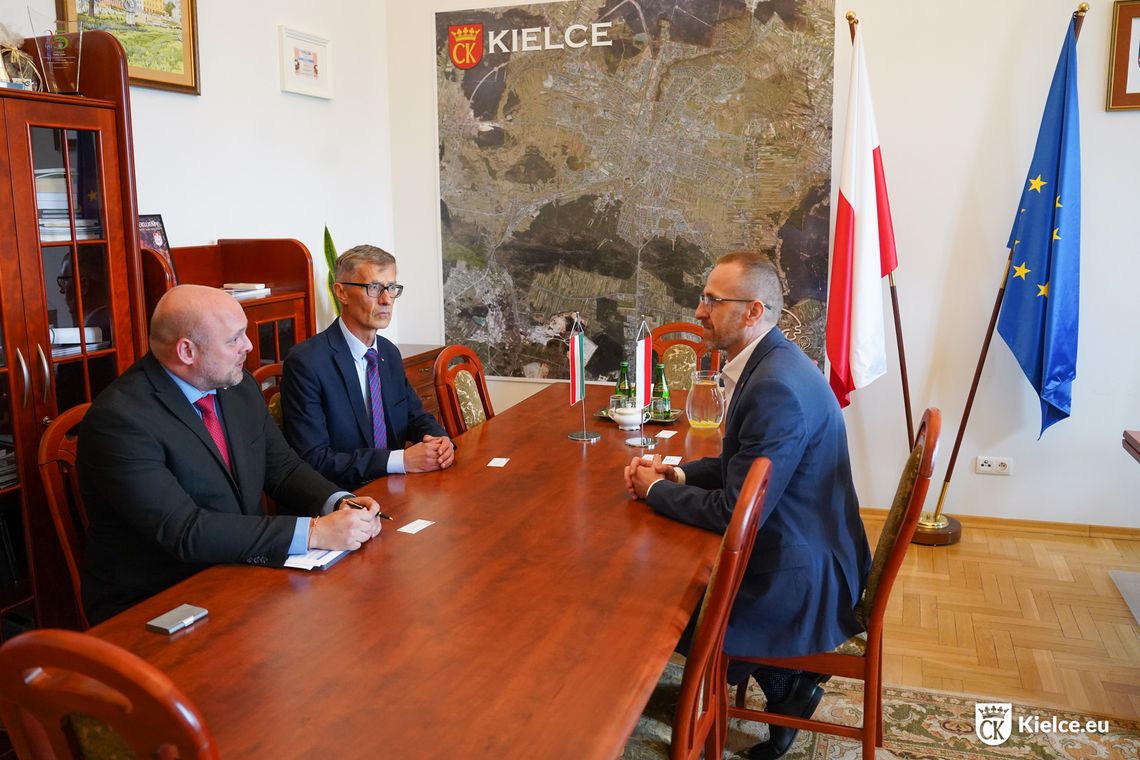 Węgierski attaché odwiedził Kielce. Rozmowy o gospodarce i współpracy z Węgrami Węgierski attaché odwiedził Kielce. Rozmowy o gospodarce i współpracy z Węgrami