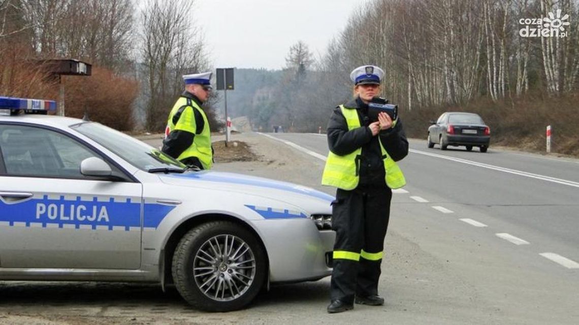 Więcej policji na drogach. Funkcjonariusze będą dbać o bezpieczeństwo podczas świąt