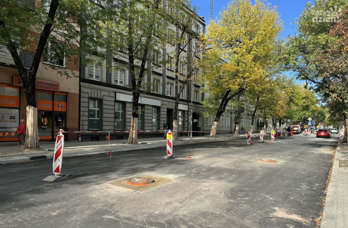 Wieczorne i nocne prace na Paderewskiego. Utrudnienia w kursowaniu autobusów Wieczorne i nocne prace na Paderewskiego. Utrudnienia w kursowaniu autobusów