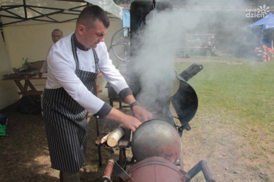 Wiejskie wędzenie w Tokarni Wiejskie wędzenie w Tokarni