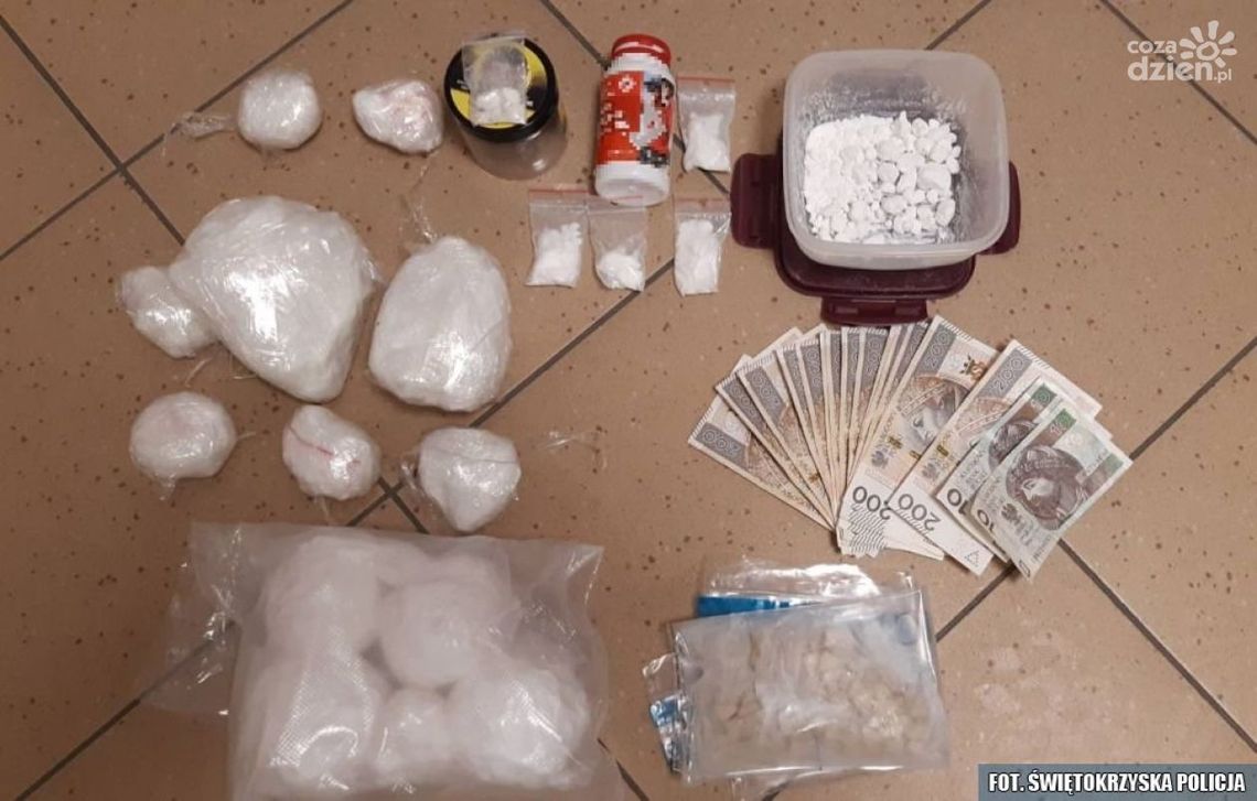 Wielka akcja policji – 42-latek zatrzymany z ponad 2,5 kg narkotyków i bronią