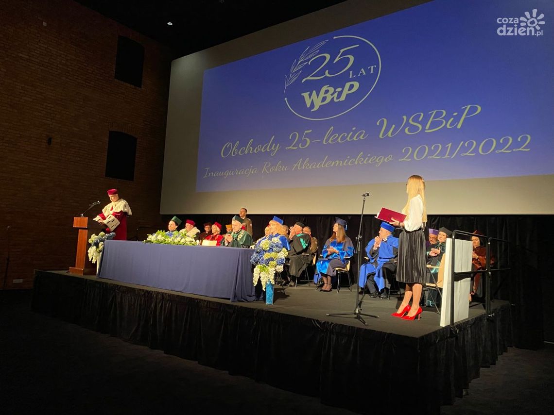 Wielki jubileusz i rozpoczęcie roku akademickiego w WSBiP w Ostrowcu Świętokrzyskim Wielki jubileusz i rozpoczęcie roku akademickiego w WSBiP w Ostrowcu Świętokrzyskim