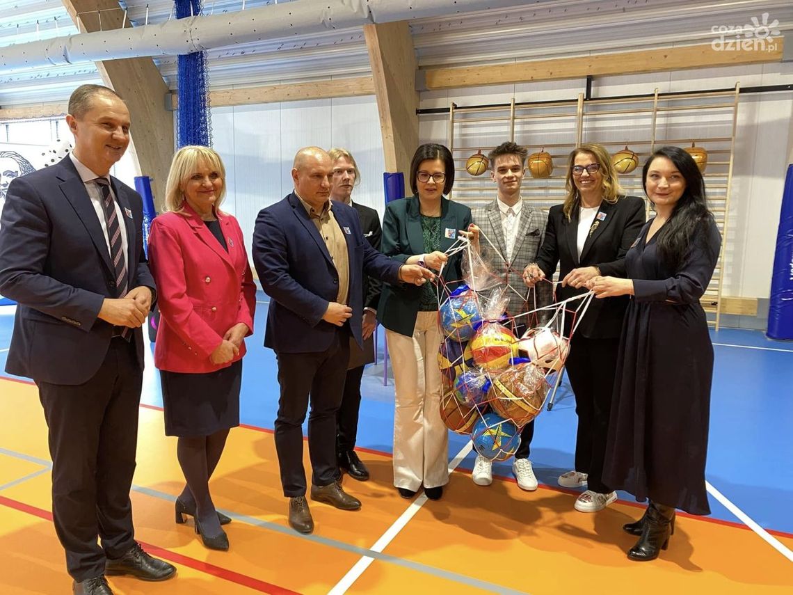 Wielkie otwarcie hali przy ostrowieckim liceum "Chreptowicza"
