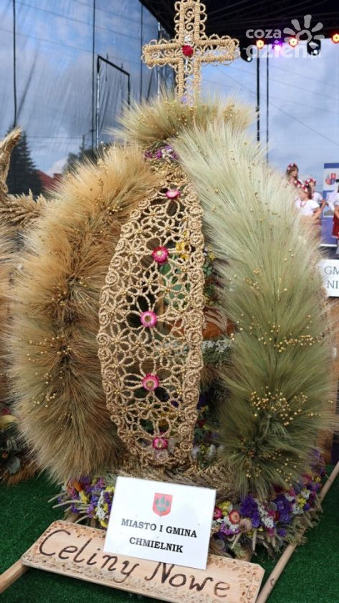 Wieniec z gminy Chmielnik najpiękniejszy na dożynkach powiatowych Wieniec z gminy Chmielnik najpiękniejszy na dożynkach powiatowych