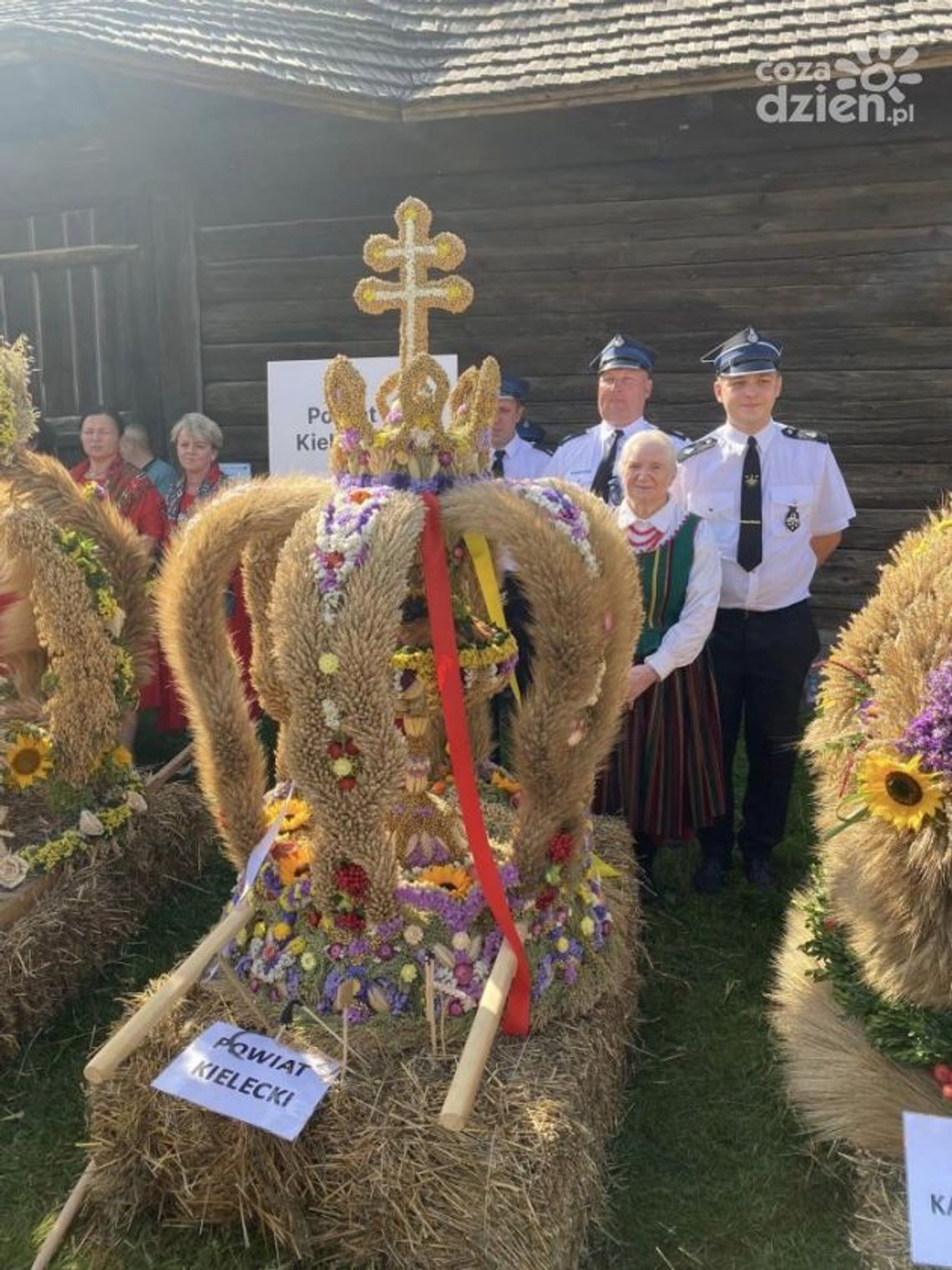 Wieniec z Miedzianej Góry na Dożynkach Prezydenckich Wieniec z Miedzianej Góry na Dożynkach Prezydenckich