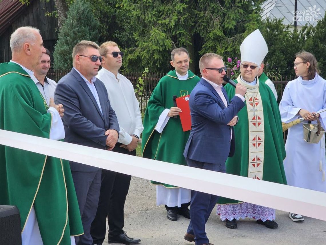 Wierni mają nowy parking przy kościele w Radoszycach Wierni mają nowy parking przy kościele w Radoszycach