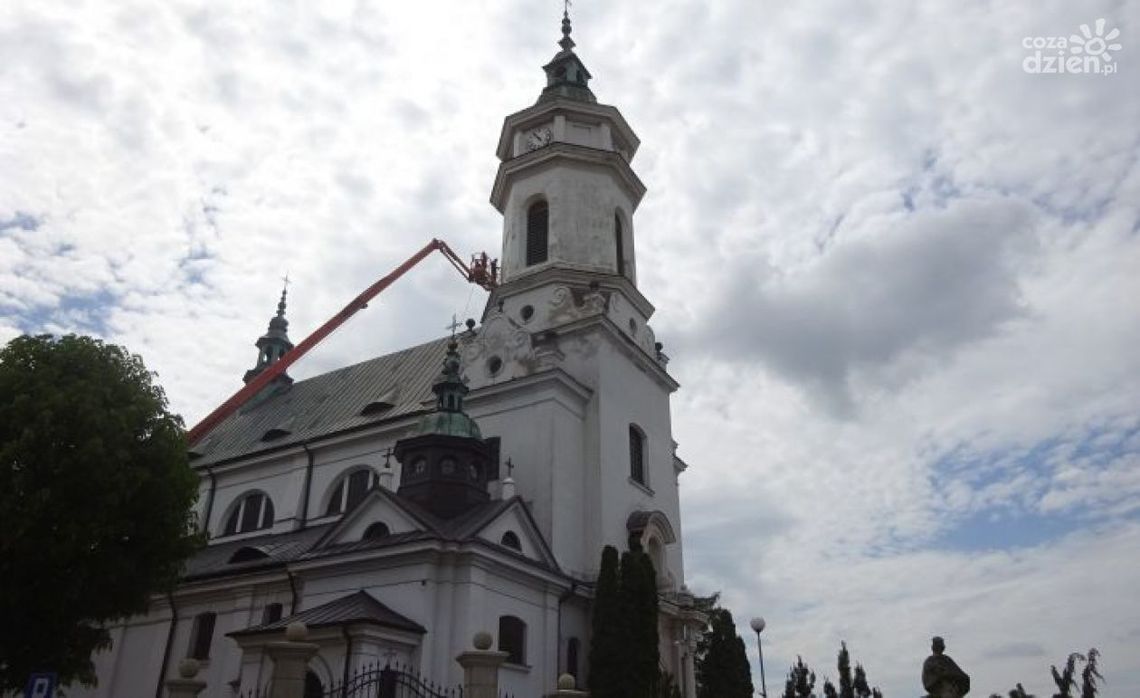 Wieża kolegiaty w remoncie Wieża kolegiaty w remoncie