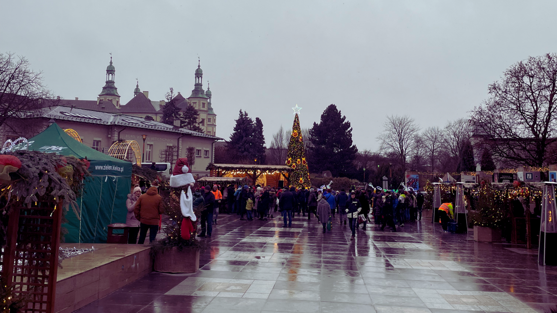 Wigilia dla potrzebujących na Placu Artystów w Kielcach