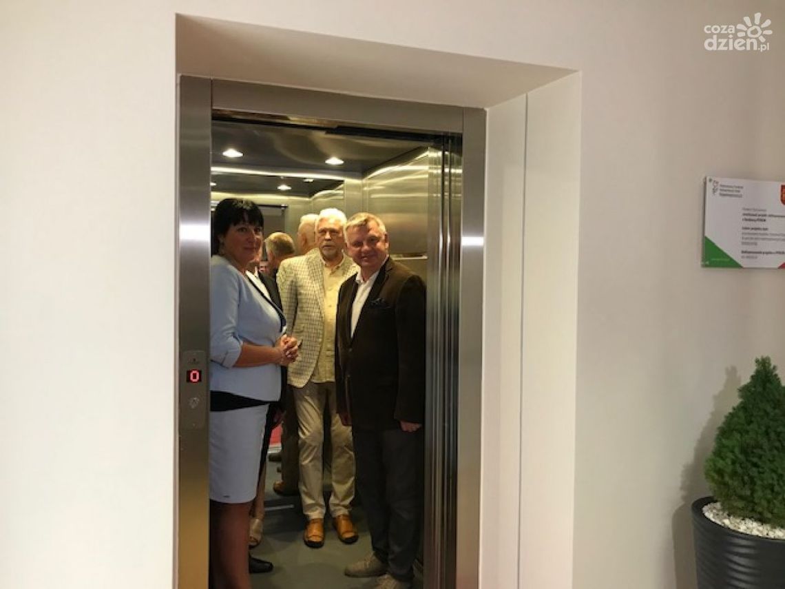 Windą bliżej... Windą bliżej...