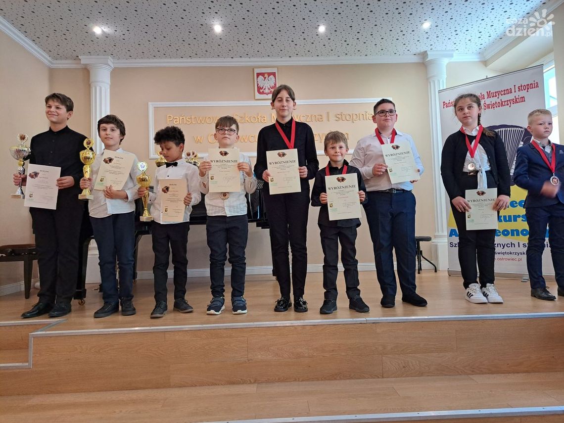 Wirtuozi gry na akordeonie grali w ostrowieckiej szkole muzycznej Wirtuozi gry na akordeonie grali w ostrowieckiej szkole muzycznej