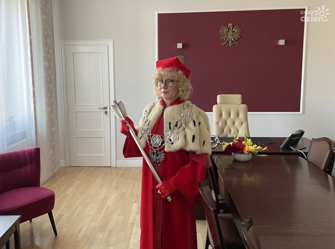 Władza w UJK została przekazana nowej Pani Rektor Władza w UJK została przekazana nowej Pani Rektor