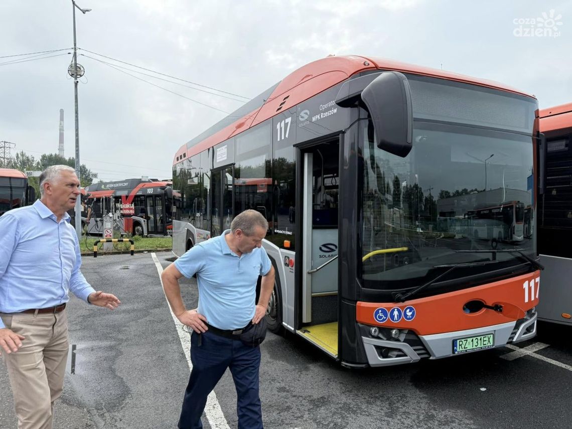 Władze powiatu opatowskiego odwiedziły MPK w Rzeszowie i planują nowoczesny dworzec w Opatowie Władze powiatu opatowskiego odwiedziły MPK w Rzeszowie i planują nowoczesny dworzec w Opatowie