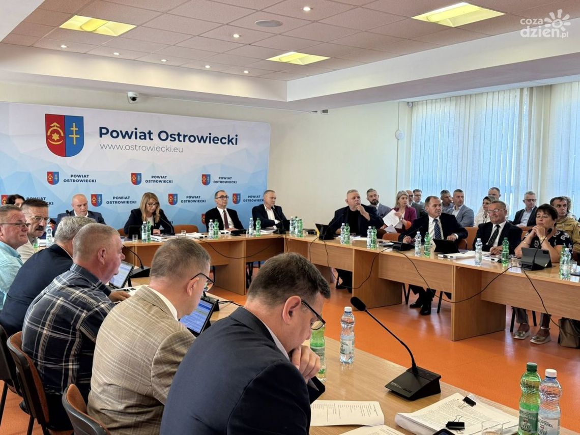 Władze powiatu ostrowieckiego z absolutorium i wotum zaufania Władze powiatu ostrowieckiego z absolutorium i wotum zaufania