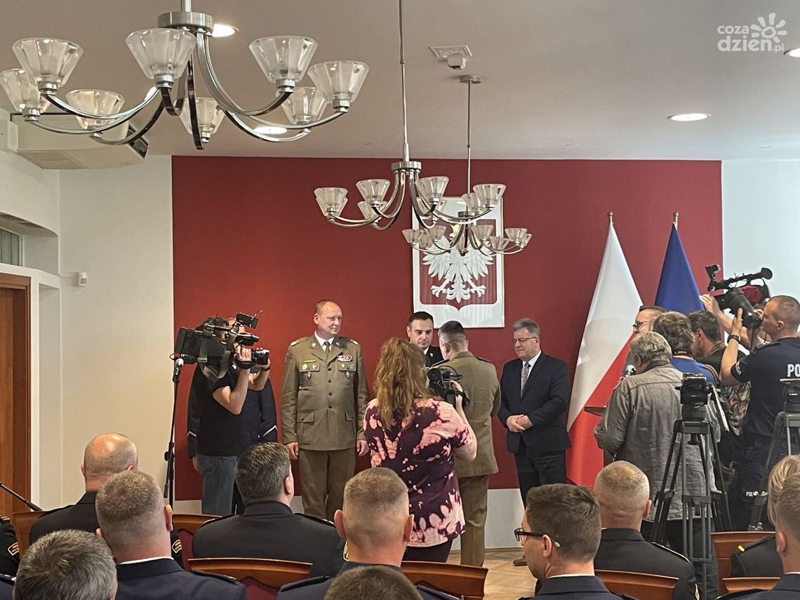 Wojewoda nagrodził bohaterów Wojewoda nagrodził bohaterów