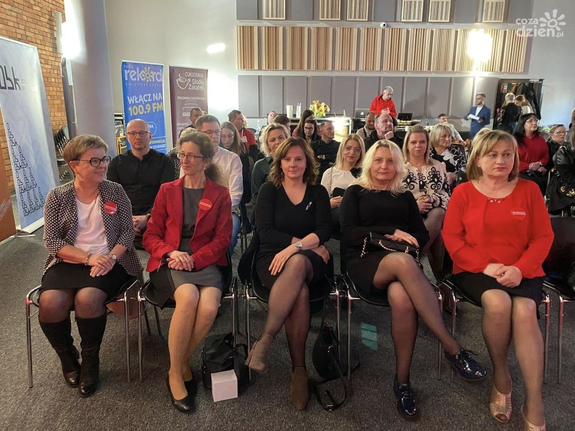 Wojewódzka Gala Szlachetnej Paczki w Ostrowcu Świętokrzyskim Wojewódzka Gala Szlachetnej Paczki w Ostrowcu Świętokrzyskim