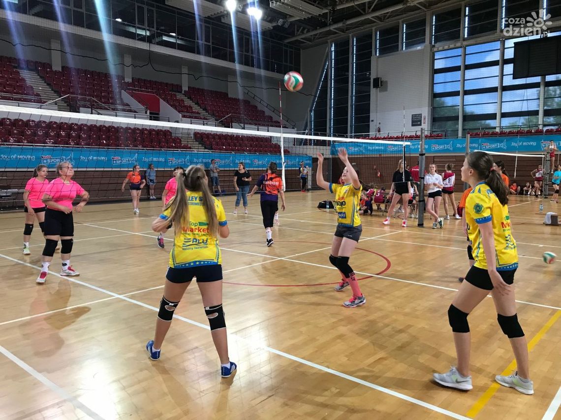 Wojewódzki turniej siatkówki na hali przy Świętokrzyskiej