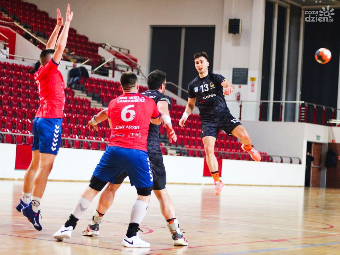 Wojownicy rozpoczęli od wygranej