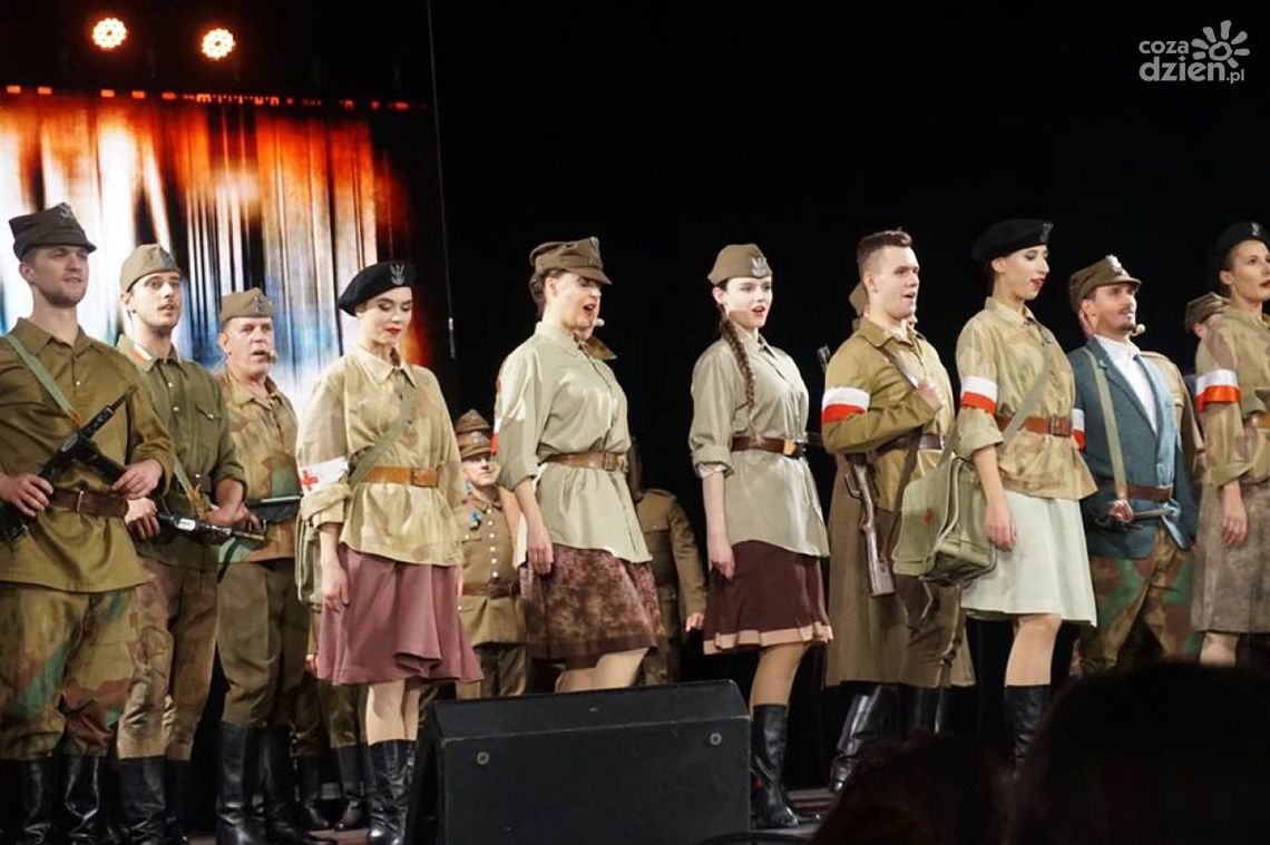 Wojskowi zaśpiewali w Ostrowcu Wojskowi zaśpiewali w Ostrowcu