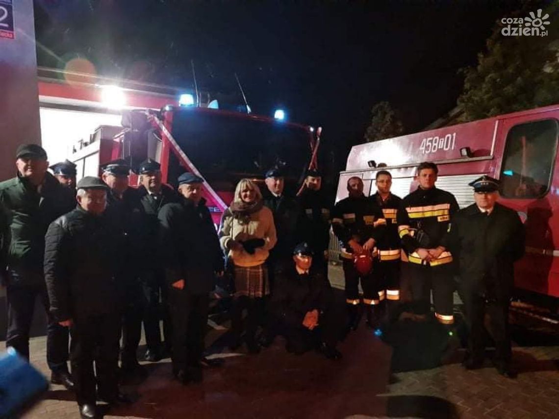 Wójt dotrzymał słowa. Nowy wóz dla strażaków z Chmielowa Wójt dotrzymał słowa. Nowy wóz dla strażaków z Chmielowa