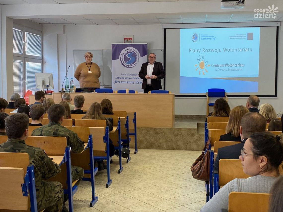 Wolontariusze docenieni. W Ostrowcu odbyła się III Gala Wolontariatu Wolontariusze docenieni. W Ostrowcu odbyła się III Gala Wolontariatu