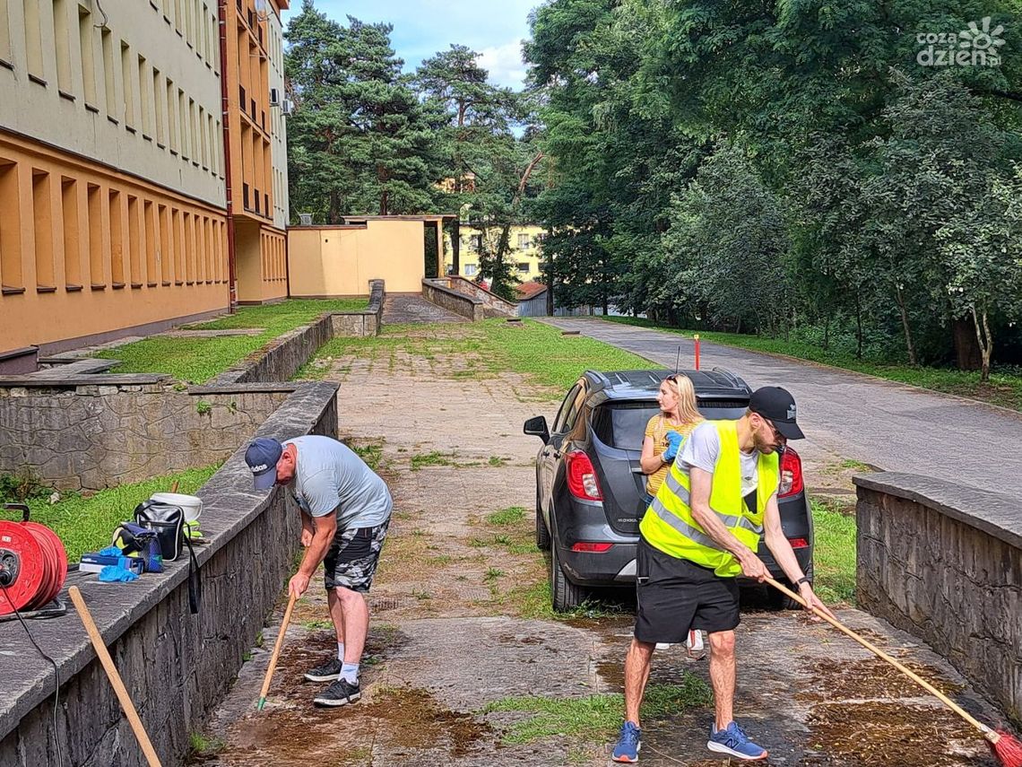 Wolontariusze ponownie będą sprzątać teren wokół ostrowieckiego szpitala Wolontariusze ponownie będą sprzątać teren wokół ostrowieckiego szpitala