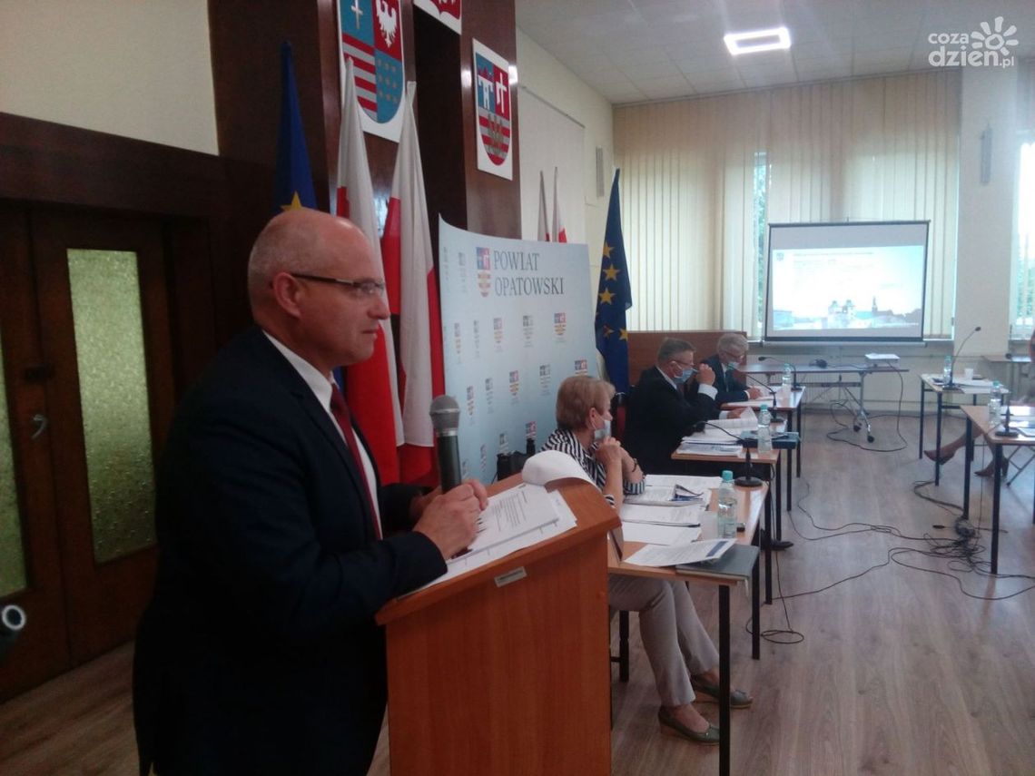 Wotum zaufania i absolutorium dla Zarządu Powiatu Opatowskiego Wotum zaufania i absolutorium dla Zarządu Powiatu Opatowskiego