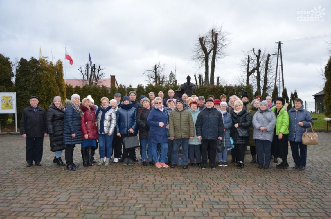 Wsparcie społeczności gminy Masłów w 2024 roku: Programy, świadczenia i pomoc dla osób w potrzebie