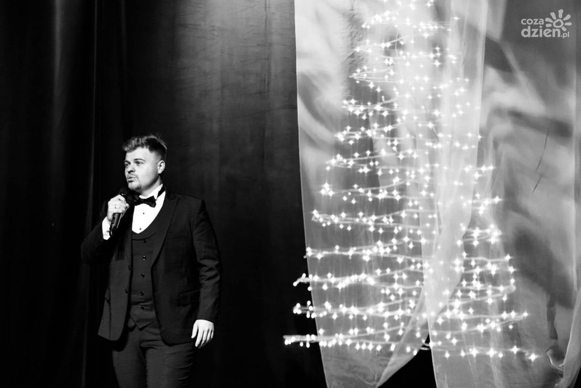 Wspólne kolędowanie z Nazarem. Śpiewak operowy wystąpi w Ostrowcu Św. Wspólne kolędowanie z Nazarem. Śpiewak operowy wystąpi w Ostrowcu Św.