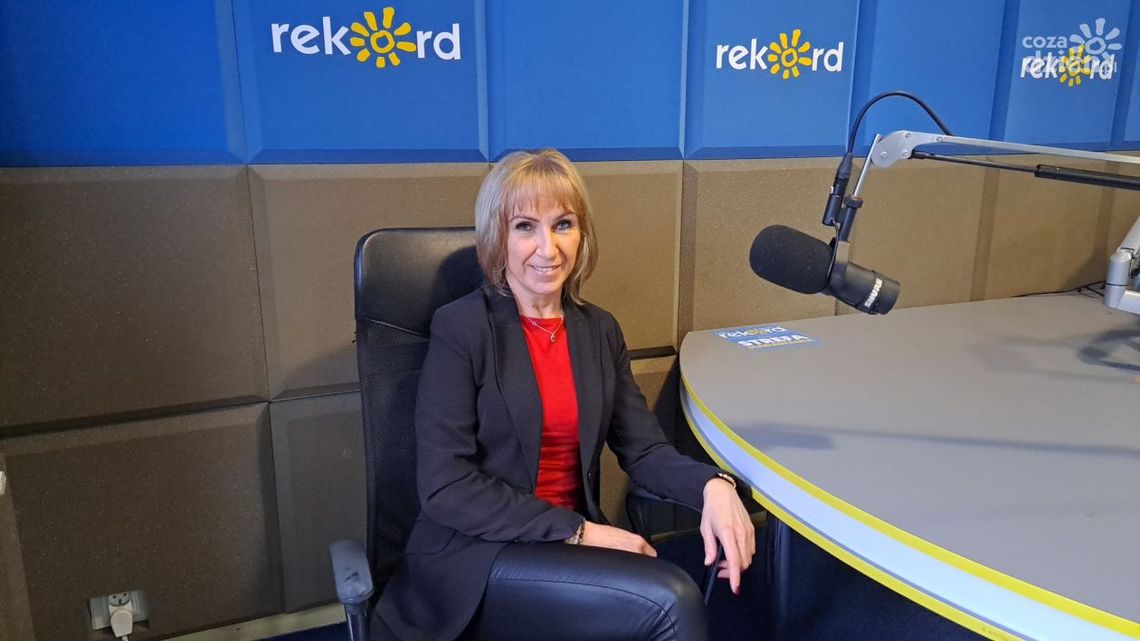 Wspólnie możemy stworzyć lepsze usługi społeczne w Ostrowcu. Wystarczy wypełnić ankietę - zachęcają pracownicy CUS Wspólnie możemy stworzyć lepsze usługi społeczne w Ostrowcu. Wystarczy wypełnić ankietę - zachęcają pracownicy CUS