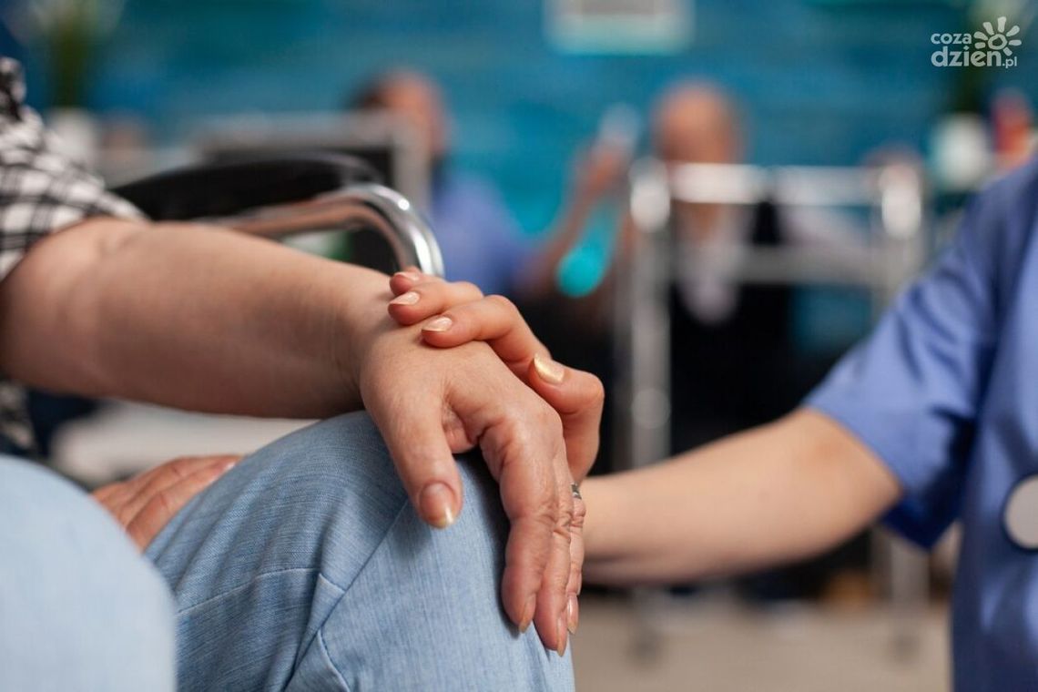 Wszystkie samorządy powiatu ostrowieckiego z funduszami na opiekę wytchnieniową Wszystkie samorządy powiatu ostrowieckiego z funduszami na opiekę wytchnieniową