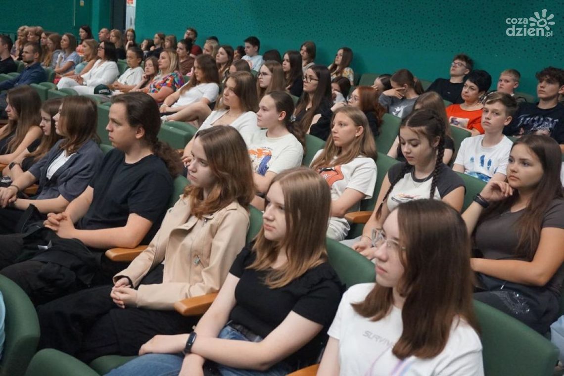 Wybierali przedstawicieli do Młodzieżowej Rady Miasta w gminie Ożarów Wybierali przedstawicieli do Młodzieżowej Rady Miasta w gminie Ożarów