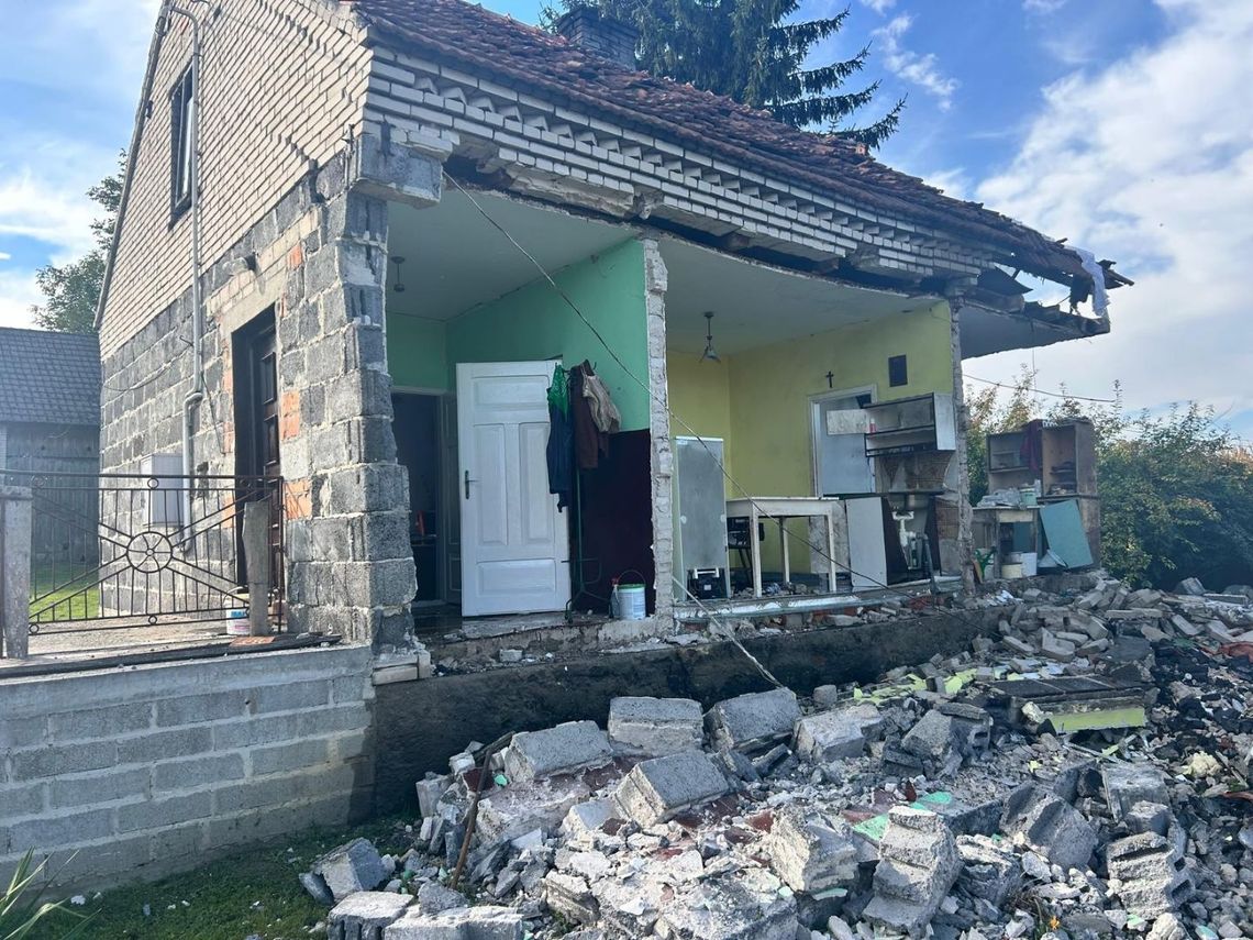 Wybuch gazu w Pełczyskach. Jedna osoba poparzona. Budynek został uszkodzony