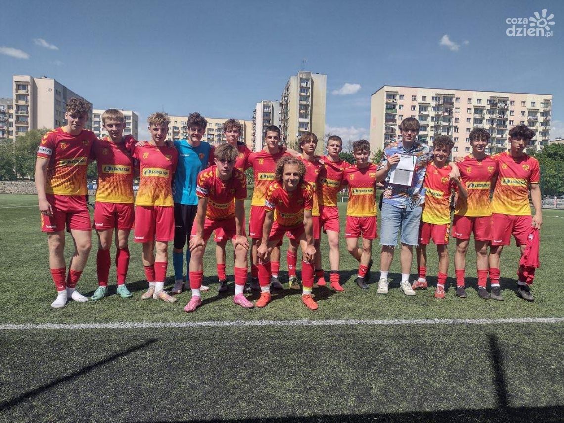 Wygrana juniorów starszych i porażka Juniorów Młodszych Wygrana juniorów starszych i porażka Juniorów Młodszych