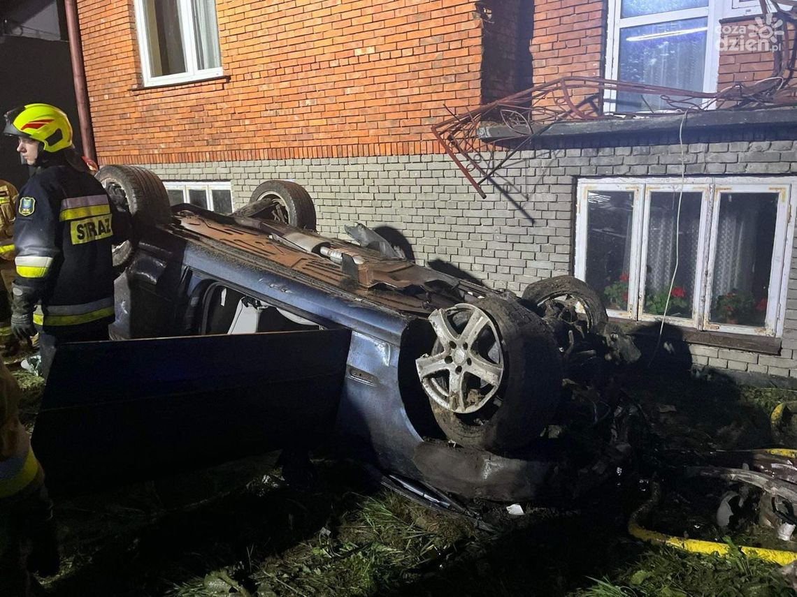 Wyleciał z jezdni i staranował balkon Wyleciał z jezdni i staranował balkon
