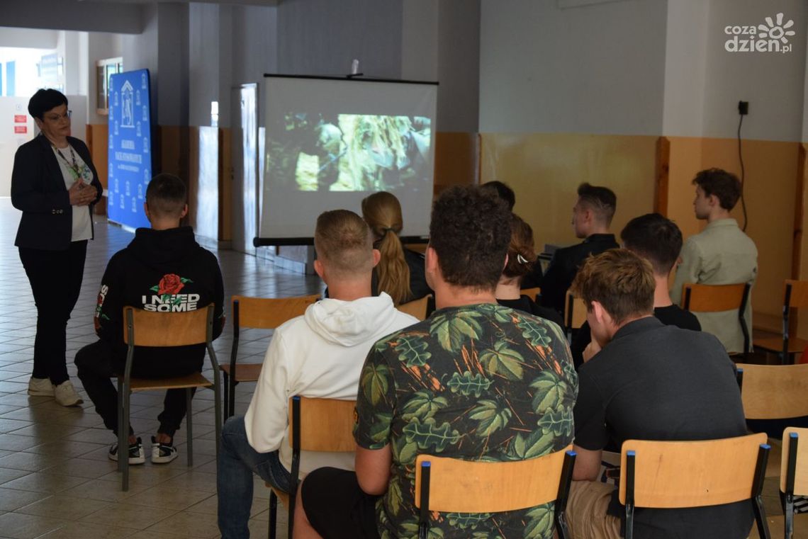 Wynagrodzenie zachętą dla przyszłych, młodych żołnierzy? Wynagrodzenie zachętą dla przyszłych, młodych żołnierzy?