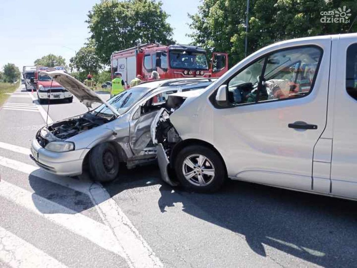 Wypadek na DK73 w Celinach. Na miejscu LPR Wypadek na DK73 w Celinach. Na miejscu LPR