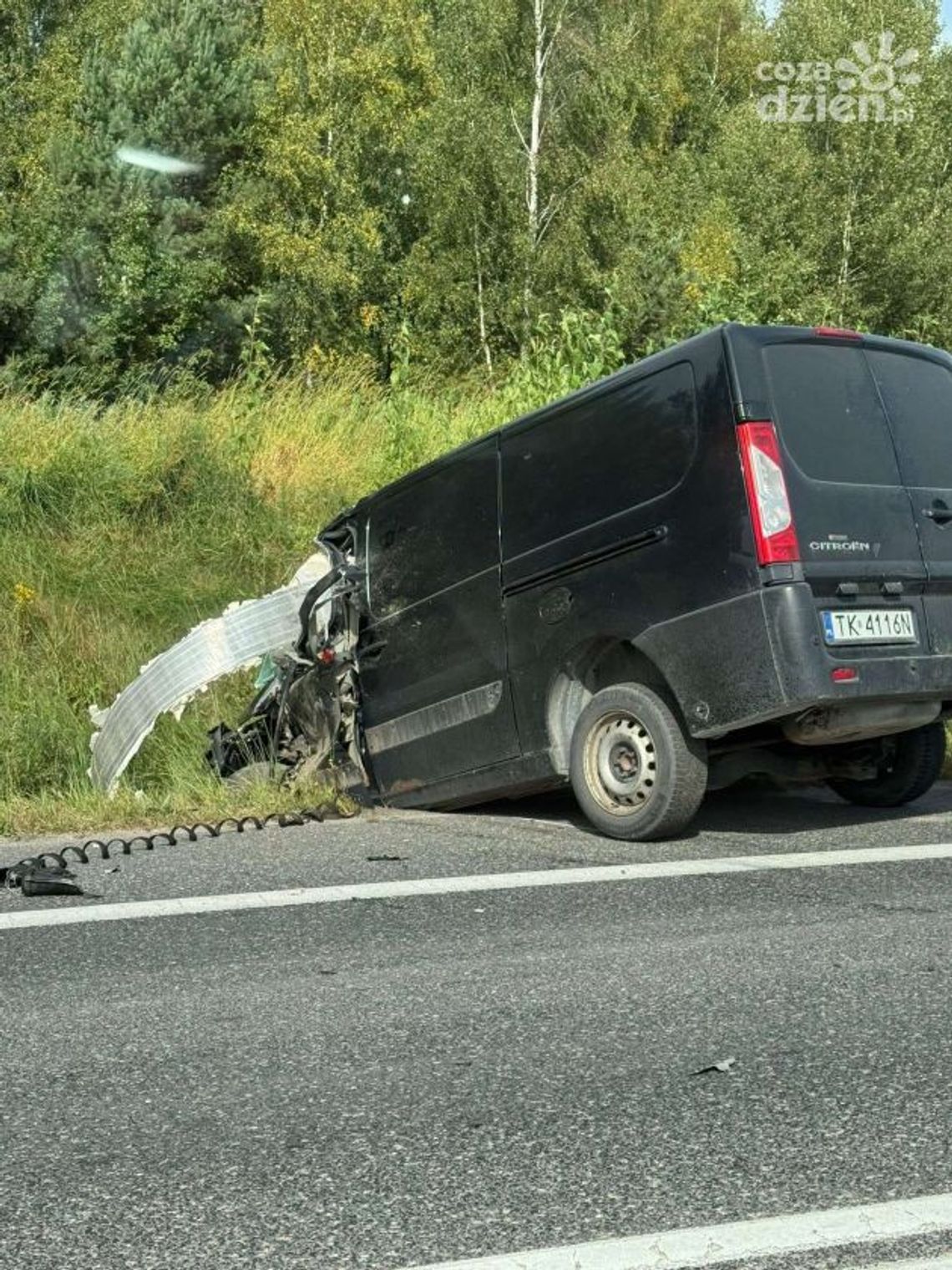 Wypadek na drodze krajowej nr 74 w Ćmińsku. Droga zablokowana Wypadek na drodze krajowej nr 74 w Ćmińsku. Droga zablokowana