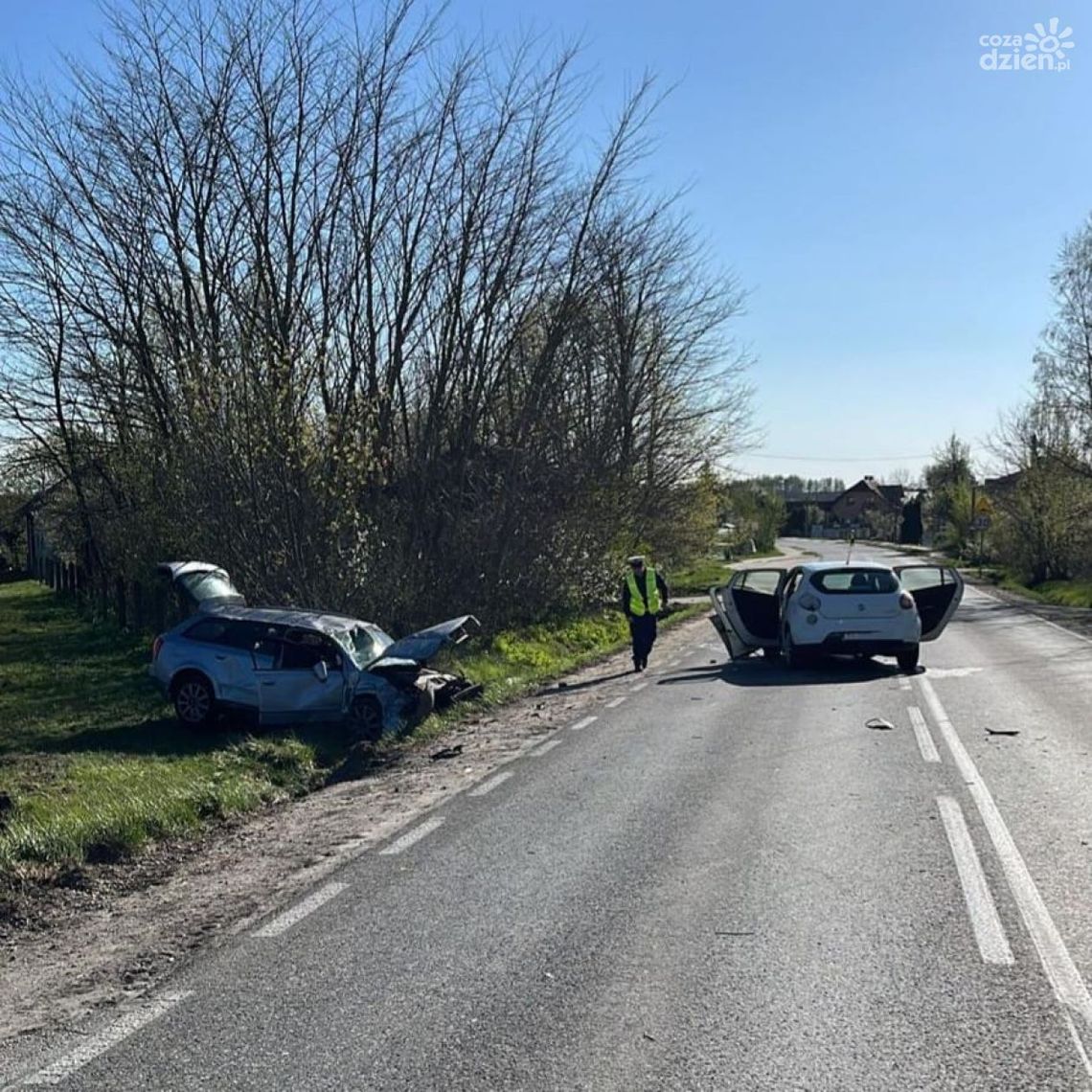 Wypadek w miejscowości Jedle (gm. Łopuszno) – sześć osób trafiło do szpitala Wypadek w miejscowości Jedle (gm. Łopuszno) – sześć osób trafiło do szpitala
