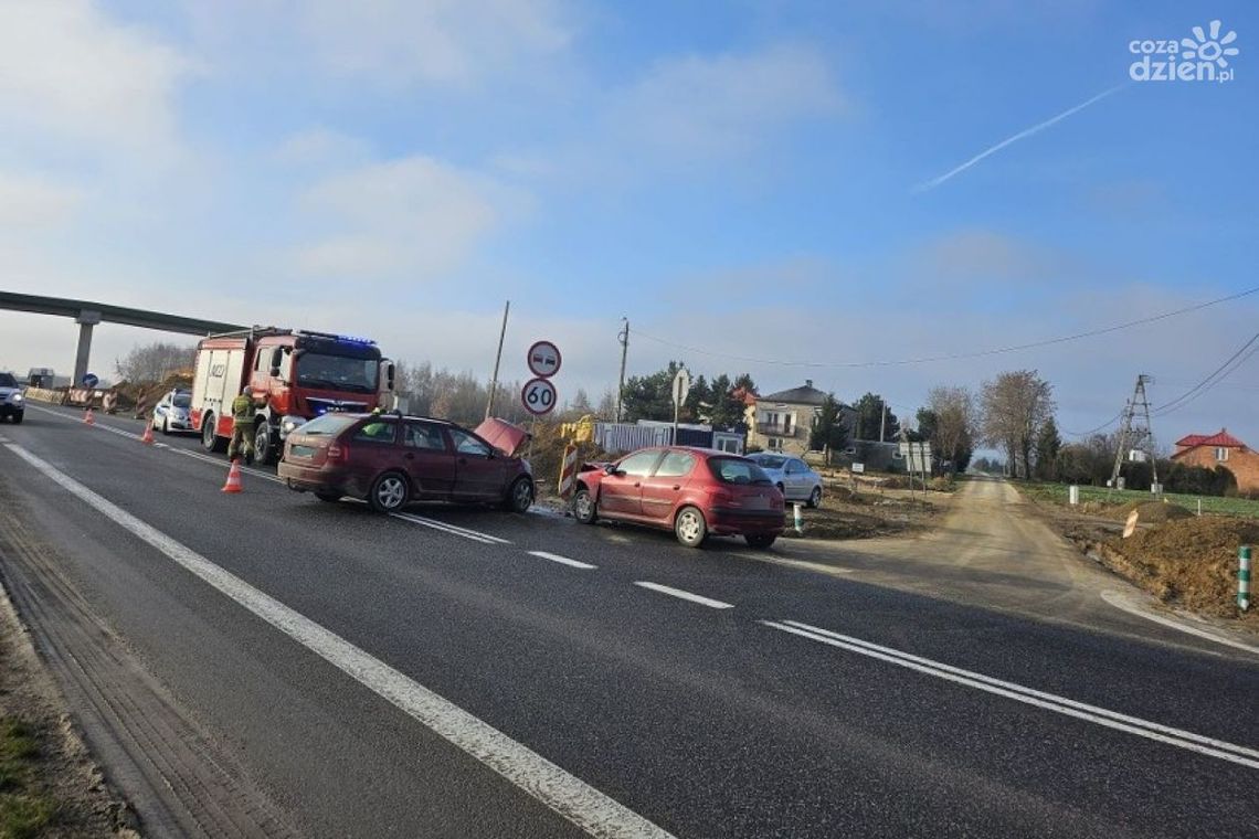 Wypadek w Opatowie. Dwie osoby zostały poszkodowane Wypadek w Opatowie. Dwie osoby zostały poszkodowane