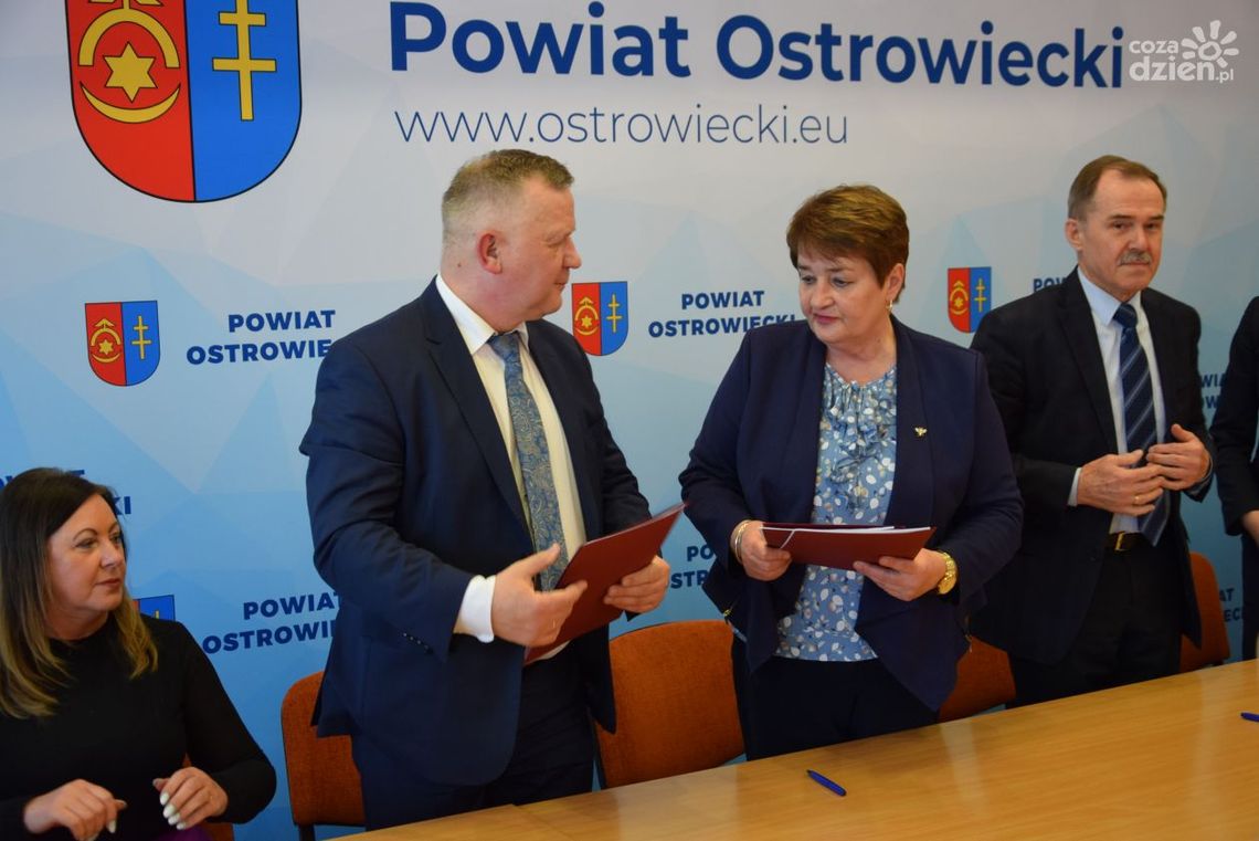 Wyremontują drogę w gminie Ćmielów Wyremontują drogę w gminie Ćmielów