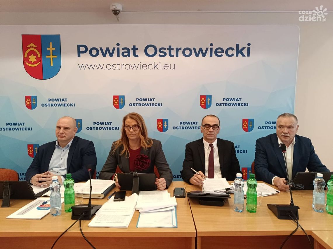 Wyrównane dochody i wydatki w powiecie ostrowieckim Wyrównane dochody i wydatki w powiecie ostrowieckim